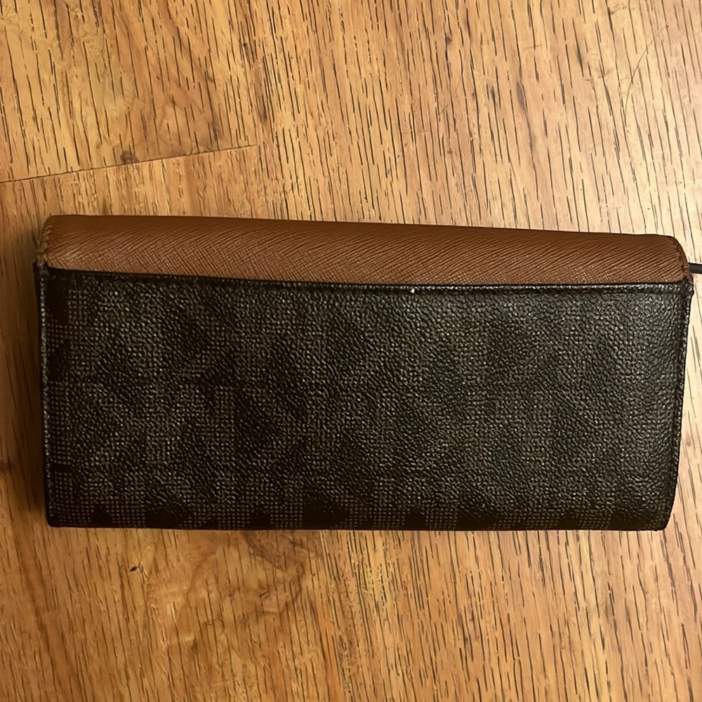 EUC Michael Kors Snap Wallet - Picture 3 of 6